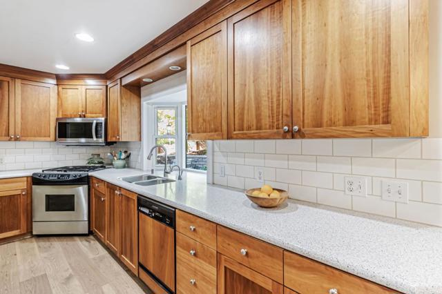 2940 San Juan Boulevard, Belmont CA: https://media.crmls.org/mediaz/fa723a15-9f9d-4255-9116-2615270c7c79.jpg
