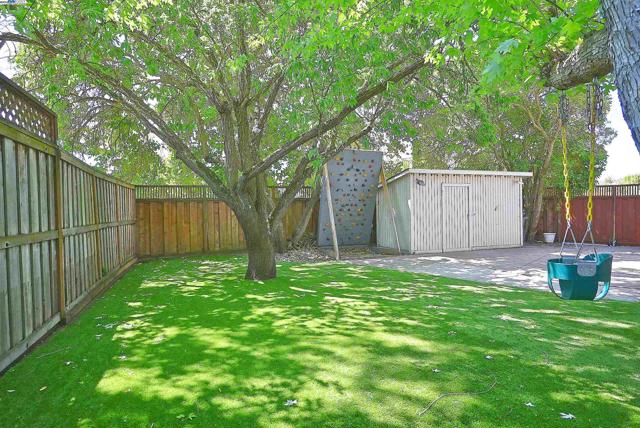 7776 Dublin Green Ct, Dublin CA: https://media.crmls.org/mediaz/fa7298b3-6bc9-447d-bb50-24e3b3a4fa91.jpg