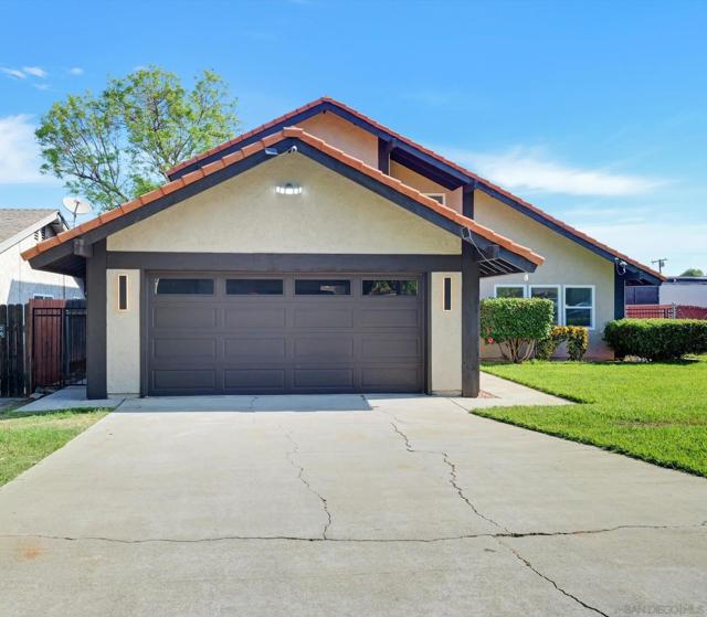 995 Bluecrest St, Corona CA: https://media.crmls.org/mediaz/fa72a45c-f96c-46bc-b842-f4504bc4c4ff.jpg