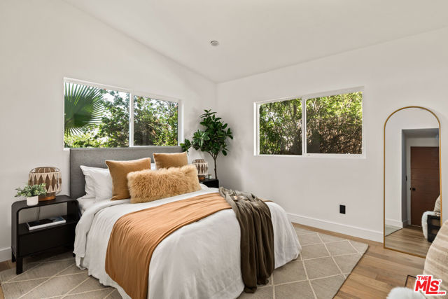 5831 Elba Place, Woodland Hills CA: https://media.crmls.org/mediaz/fa730513-bcc6-429e-a28d-d356aeefe34d.jpg