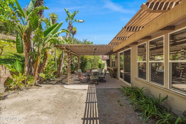 3249 Springbrook Street, Thousand Oaks CA: https://media.crmls.org/mediaz/fa737335-9b5c-4a94-97cd-53ad29dc04b7.jpg