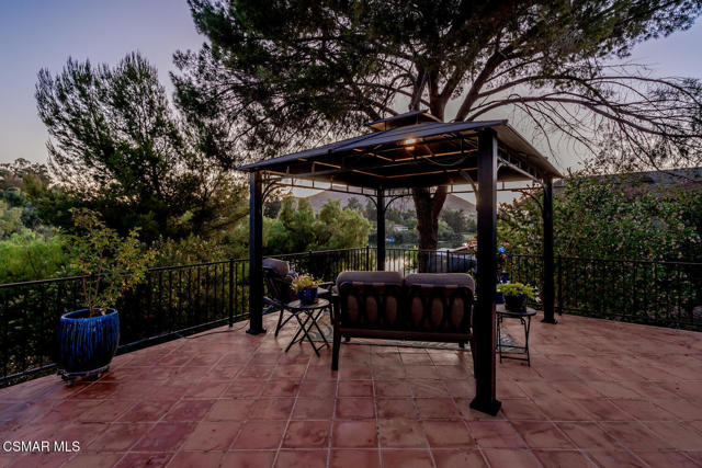 356 Laguna Terrace, Simi Valley CA: https://media.crmls.org/mediaz/fa73d3d0-1d2f-485b-8aba-3a36cd612660.jpg