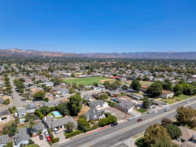 2327 Royal Avenue, Simi Valley CA: https://media.crmls.org/mediaz/fa73d4ff-c712-49e8-89d6-87b03cbf1c7e.jpg