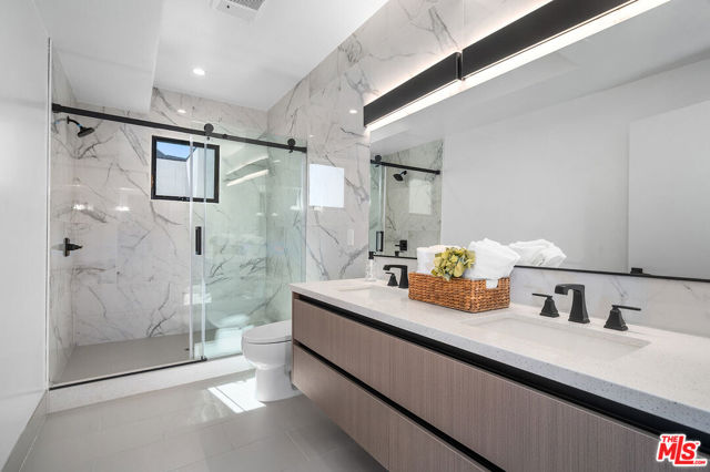 1016 N Martel Avenue, West Hollywood CA: https://media.crmls.org/mediaz/fa73fca6-f06b-4e61-8377-498a043fea12.jpg