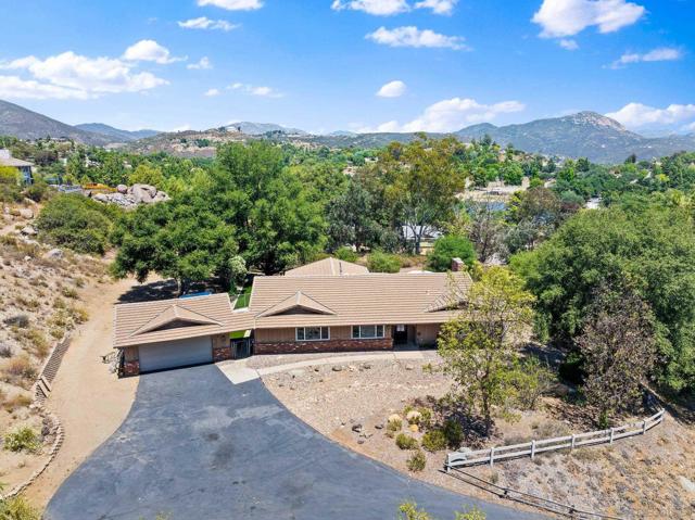 2686 Via Viejas, Alpine CA: https://media.crmls.org/mediaz/fa7465aa-a539-4061-a25f-58f01ae9bf50.jpg