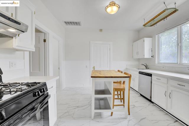 2406 10th, Berkeley CA: https://media.crmls.org/mediaz/fa746e30-59f0-433f-aaac-6c1f59d004bd.jpg