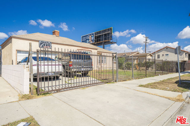 1026 W Century Boulevard, Los Angeles CA: https://media.crmls.org/mediaz/fa751769-855e-4601-a5ce-a9e2bb2bae42.jpg