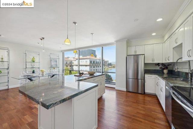 Image 14 of 53 For 177 19th St  7d