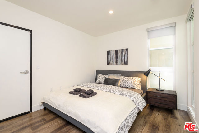 1150 N Cahuenga Boulevard, Los Angeles CA: https://media.crmls.org/mediaz/fa75404a-1085-443b-a65c-5a00809503c1.jpg
