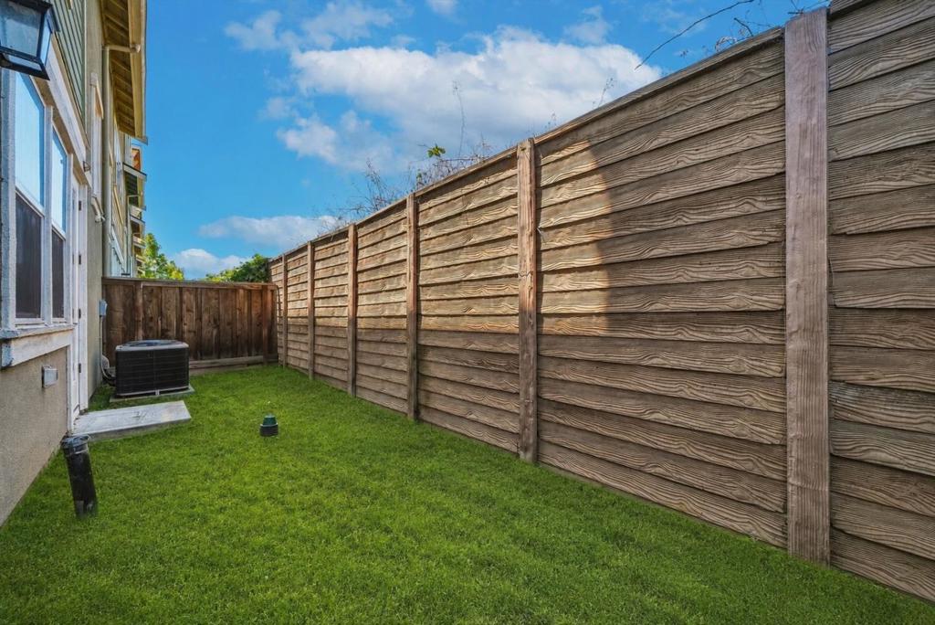 https://media.crmls.org/mediaz/fa756a21-6f20-4f56-89d4-f78e4758b9a6.jpg?preset=X-Large