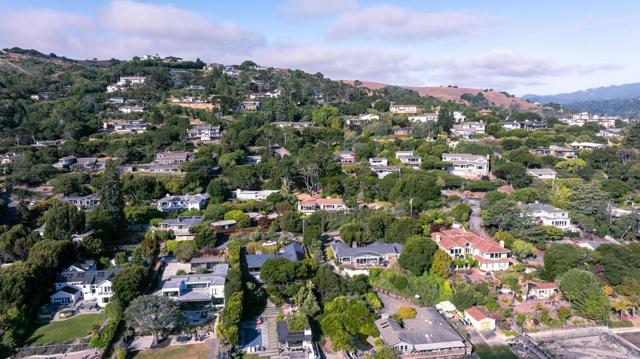 4980 Paradise Drive, Tiburon CA: https://media.crmls.org/mediaz/fa759973-dcbe-4594-88af-ed5052e22bb8.jpg