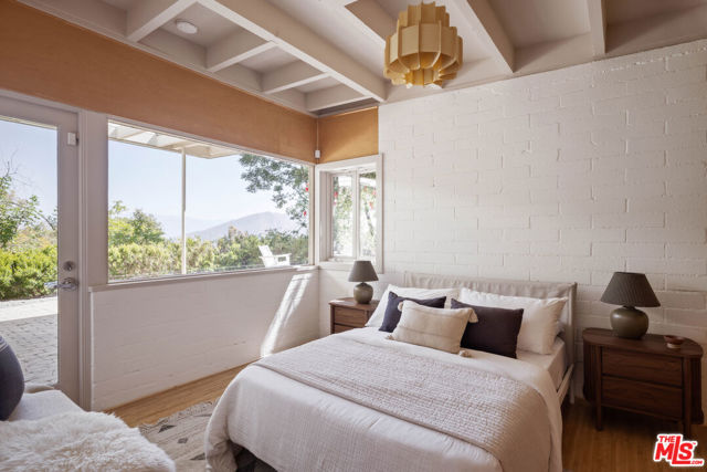 7349 Pacific View Drive, Los Angeles CA: https://media.crmls.org/mediaz/fa761e01-05af-425e-95b6-b944a1747da2.jpg
