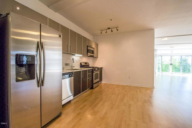 Detail Gallery Image 2 of 29 For 4215 Glencoe Ave #221,  Marina Del Rey,  CA 90292 - 2 Beds | 3 Baths