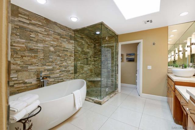 292 Bonair St, La Jolla CA: https://media.crmls.org/mediaz/fa76d394-7b99-44d4-b0cd-5f83085711f7.jpg