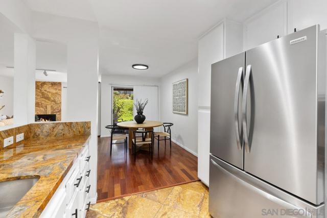10325 Caminito Cuervo, San Diego CA: https://media.crmls.org/mediaz/fa776428-ab09-413a-864d-819bb3cdaf96.jpg