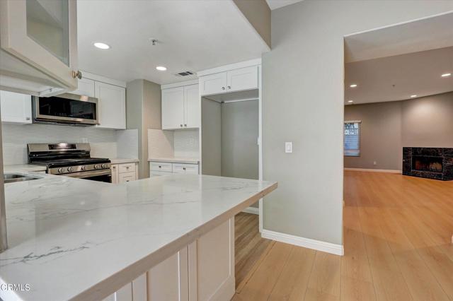 Detail Gallery Image 10 of 43 For 719 E Tujunga #B,  Burbank,  CA 91501 - 3 Beds | 2/1 Baths