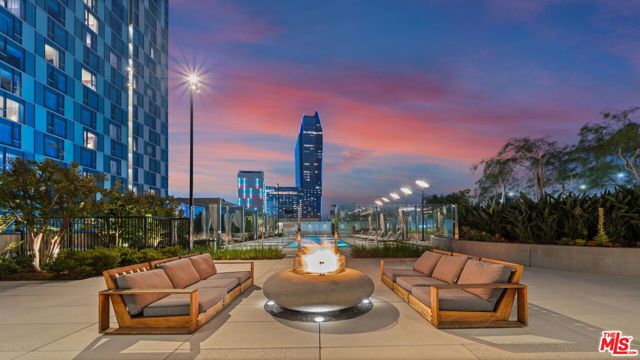 889 Francisco Street, Los Angeles CA: https://media.crmls.org/mediaz/fa77b260-7c6f-4818-b583-00f61621ad98.jpg