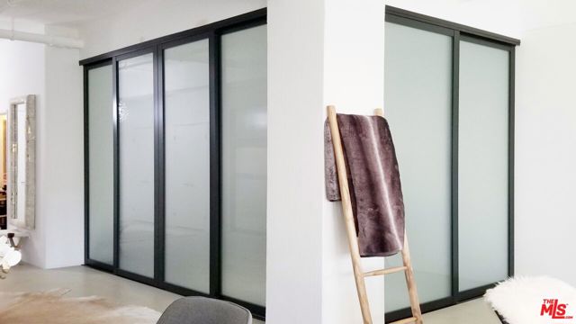 849 S Broadway, Los Angeles CA: https://media.crmls.org/mediaz/fa780f84-2e75-4f3a-b721-2f7ba2a48154.jpg