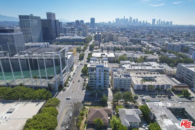 702 S Serrano Avenue, Los Angeles CA: https://media.crmls.org/mediaz/fa78bf33-16eb-4533-8bd5-dc09e6dda8c5.jpg