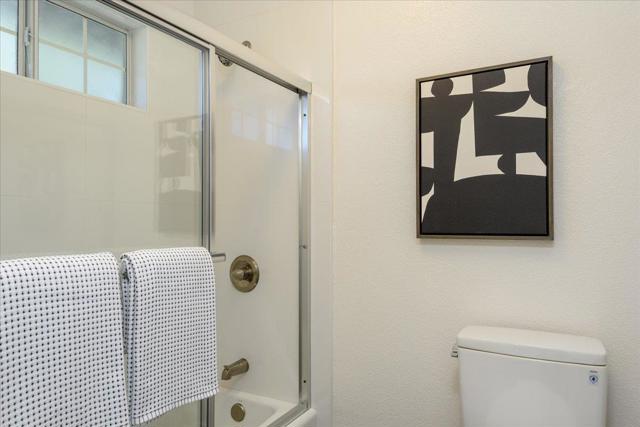 18 Melvin Henry Court, Redwood City CA: https://media.crmls.org/mediaz/fa792023-77e8-4b40-bff8-02a0793b3f6e.jpg