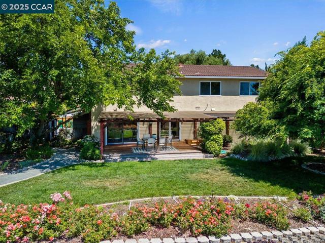 681 Rock Oak Rd, Walnut Creek CA: https://media.crmls.org/mediaz/fa79313f-5c5a-44fe-a055-c87599e64460.jpg