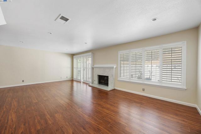 34 Chimney Rock, Oakland CA: https://media.crmls.org/mediaz/fa794a24-dfc6-4dd1-a076-e89ce16976c0.jpg