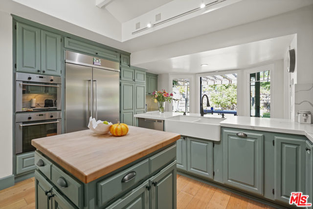 6052 Merritt Drive, Malibu CA: https://media.crmls.org/mediaz/fa79b5f7-d4db-42b6-b9eb-a43f42dd8f40.jpg