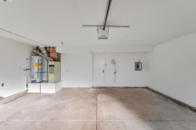 3856 Jacana Lake Ct, Fremont CA: https://media.crmls.org/mediaz/fa7a4e7a-5bc8-4a68-823f-e0951b404532.jpg