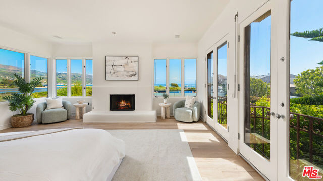 23349 Malibu Colony Road, Malibu CA: https://media.crmls.org/mediaz/fa7a67b8-8de6-4a1f-83d3-47e9c71cca20.jpg