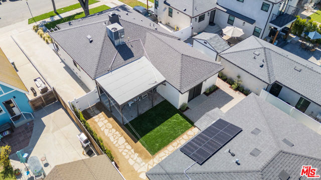 824 N Lima Street, Burbank CA: https://media.crmls.org/mediaz/fa7a8ccc-8987-4449-be69-42fcf5ef417e.jpg