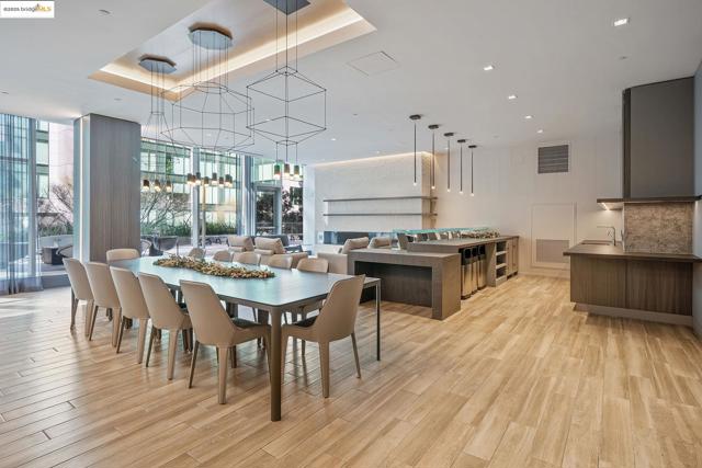 333 MAIN, San Francisco CA: https://media.crmls.org/mediaz/fa7b3430-9b70-497f-9e3c-22a375e28f93.jpg