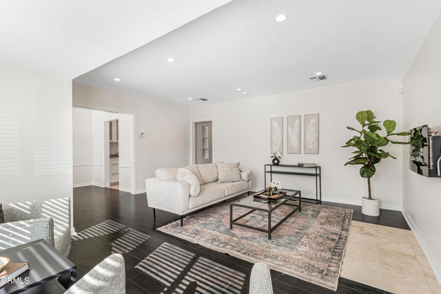 15233 Camarillo Street, Sherman Oaks CA: https://media.crmls.org/mediaz/fa7b6308-f7f5-4020-865b-72de88dbe8b4.jpg