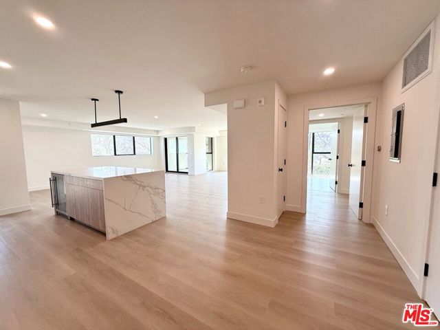 350 N Palm Drive, Beverly Hills CA: https://media.crmls.org/mediaz/fa7b9b71-7495-41df-9a0c-aae2934fb004.jpg
