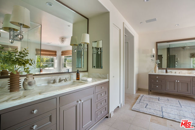 706 N Crescent Drive, Beverly Hills CA: https://media.crmls.org/mediaz/fa7c474f-130a-4808-870b-e168794ece3a.jpg