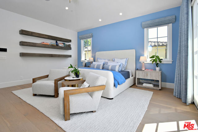 416 21st Place, Santa Monica CA: https://media.crmls.org/mediaz/fa7d2ab9-756a-4bcc-ace0-6c5425cebcfb.jpg