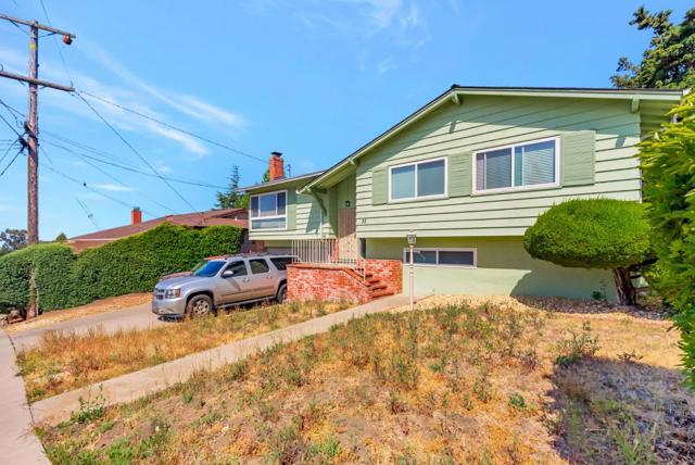 33 Woodcliff Court, Oakland CA: https://media.crmls.org/mediaz/fa7de203-02f5-41c2-a242-bf94d04aa658.jpg