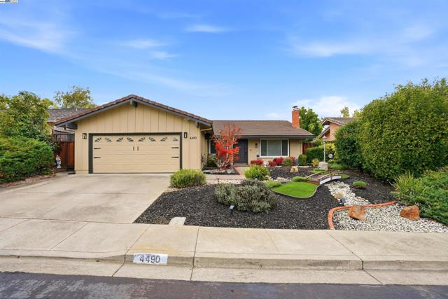 4490 Buckthorn Ct, Concord CA: https://media.crmls.org/mediaz/fa7df49a-069b-4072-9113-0ebf581273a0.jpg