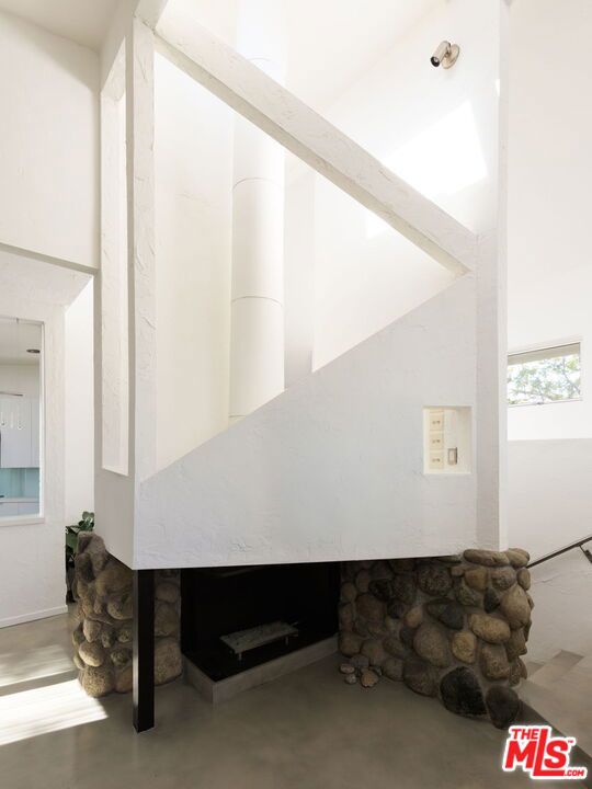 14622 Valley Vista Boulevard, Sherman Oaks CA: https://media.crmls.org/mediaz/fa7e1f51-539a-46ab-a6bf-7874c342e8ff.jpg