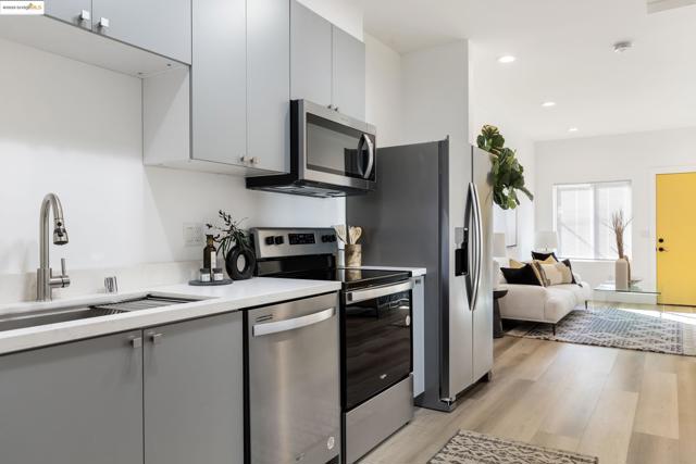 1026 43rd St, Emeryville CA: https://media.crmls.org/mediaz/fa7e6005-862f-4ae3-95d8-bb87790e3f1f.jpg