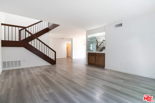 18170 Andrea Circle North, Northridge CA: https://media.crmls.org/mediaz/fa7ee435-391d-449a-95f5-66bcabcbfefd.jpg