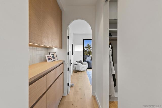 4223 Middlesex Dr, San Diego CA: https://media.crmls.org/mediaz/fa7ee645-4c9a-4759-94d0-904be2614572.jpg