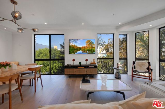 121 South Canon Drive, 201 photo 7