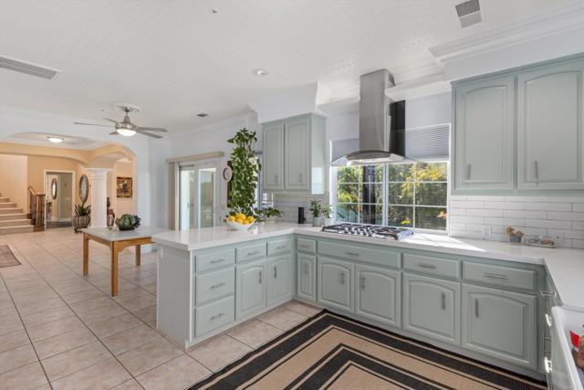 Detail Gallery Image 12 of 47 For 1751 Monte Vista Dr, Vista,  CA 92084 - 5 Beds | 3/1 Baths