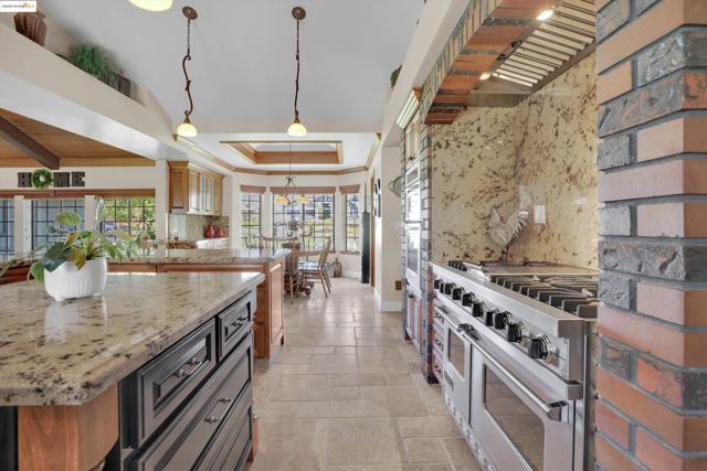 2960 Almondwood Pl, Oakley CA: https://media.crmls.org/mediaz/fa7f5af6-9a96-48d1-84cb-3db3b1bfa5b5.jpg