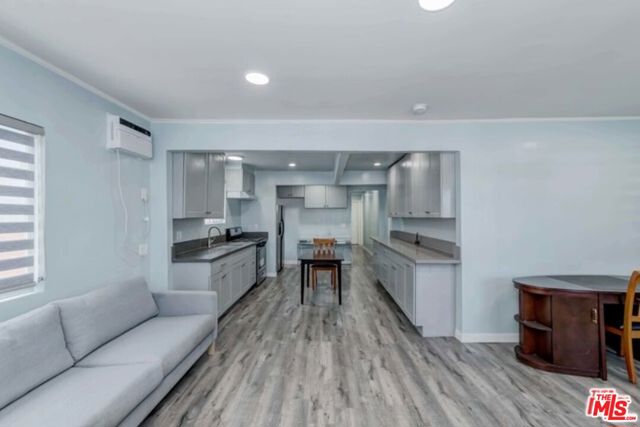 1726 W 37th Place, Los Angeles CA: https://media.crmls.org/mediaz/fa7f5d23-d7e9-46ec-8618-7d29b8c44e58.jpg