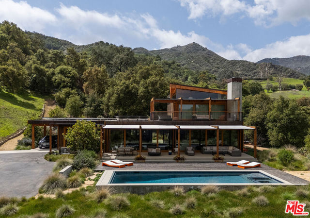 22575 Monte Vista Drive, Topanga CA: https://media.crmls.org/mediaz/fa7f74e4-1766-4465-8bc9-eceb352c12a9.jpg