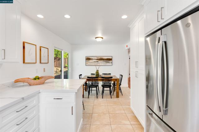 2424 San Miguel Dr, Walnut Creek CA: https://media.crmls.org/mediaz/fa7f851d-327a-485b-833b-fe8df1be32bd.jpg