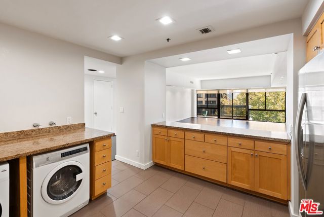 10445 Wilshire Boulevard, 406 photo 21