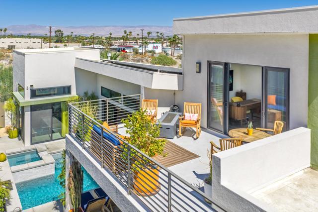 160 Obsidian Loop N, Palm Springs, CA 92264