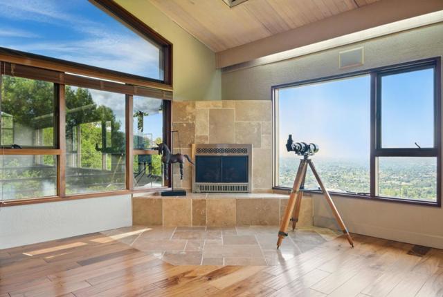 16190 Maya Way, Los Gatos CA: https://media.crmls.org/mediaz/fa807806-6a22-4d7e-993b-49fe18472895.jpg